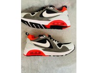 nike trainers size 5 ladies